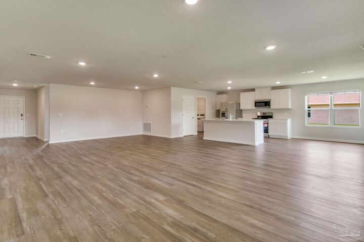Property Photo: 2723 Grayson Dr FL 32533