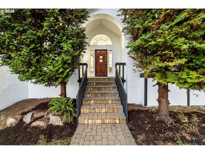 Property Photo: 17973 Saint Clair Dr OR 97034