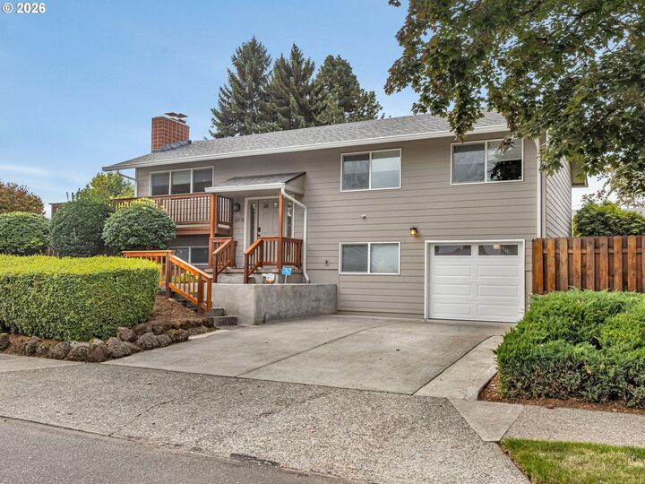 Property Photo:  13710 NE Beech St  OR 97230 