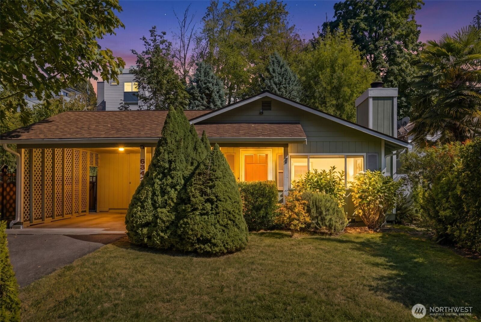 Property Photo:  6542  24th Avenue SW  WA 98106 