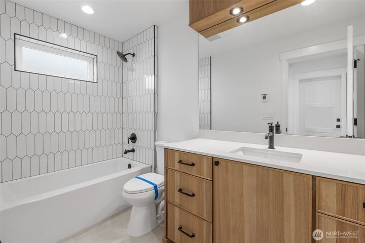 Property Photo:  11050  2nd Avenue NW B  WA 98177 