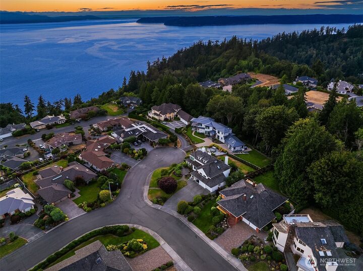 Property Photo: 6613 136th Place SW WA 98026