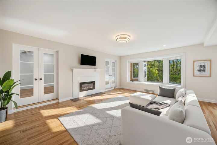 Property Photo: 5049 Pullman Avenue NE WA 98105