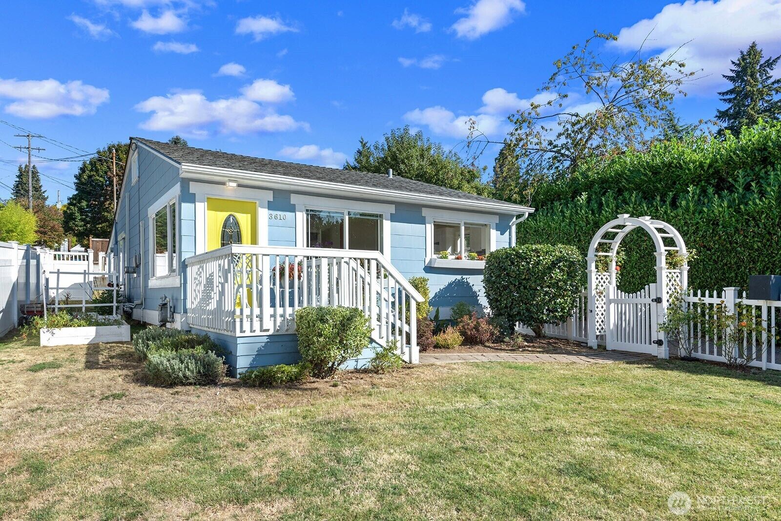 Property Photo:  3610 SW Kenyon Street  WA 98126 