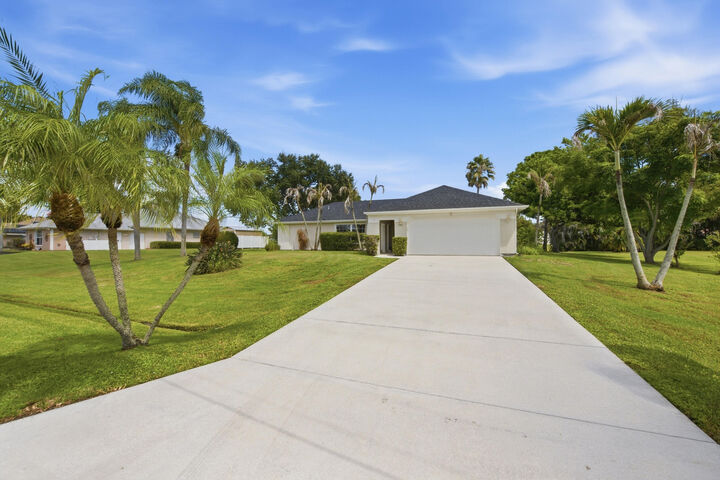 Property Photo: 2938 SE Dalhart Road FL 34952