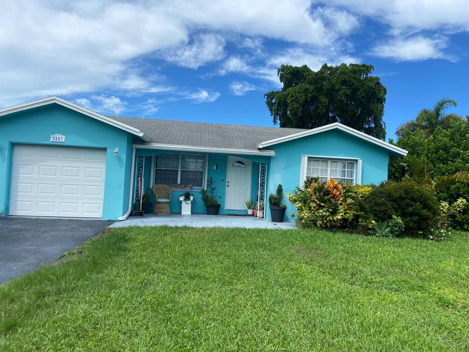 Property Photo:  8201 NW 103rd Avenue  FL 33321 