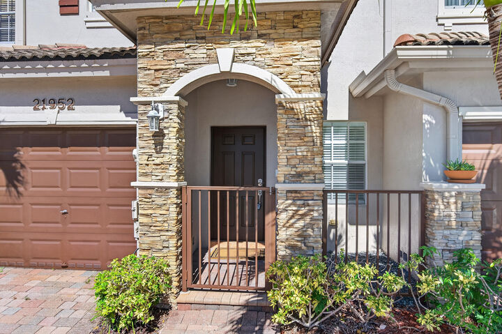 Property Photo:  21952 SW 93rd Place 21952  FL 33190 