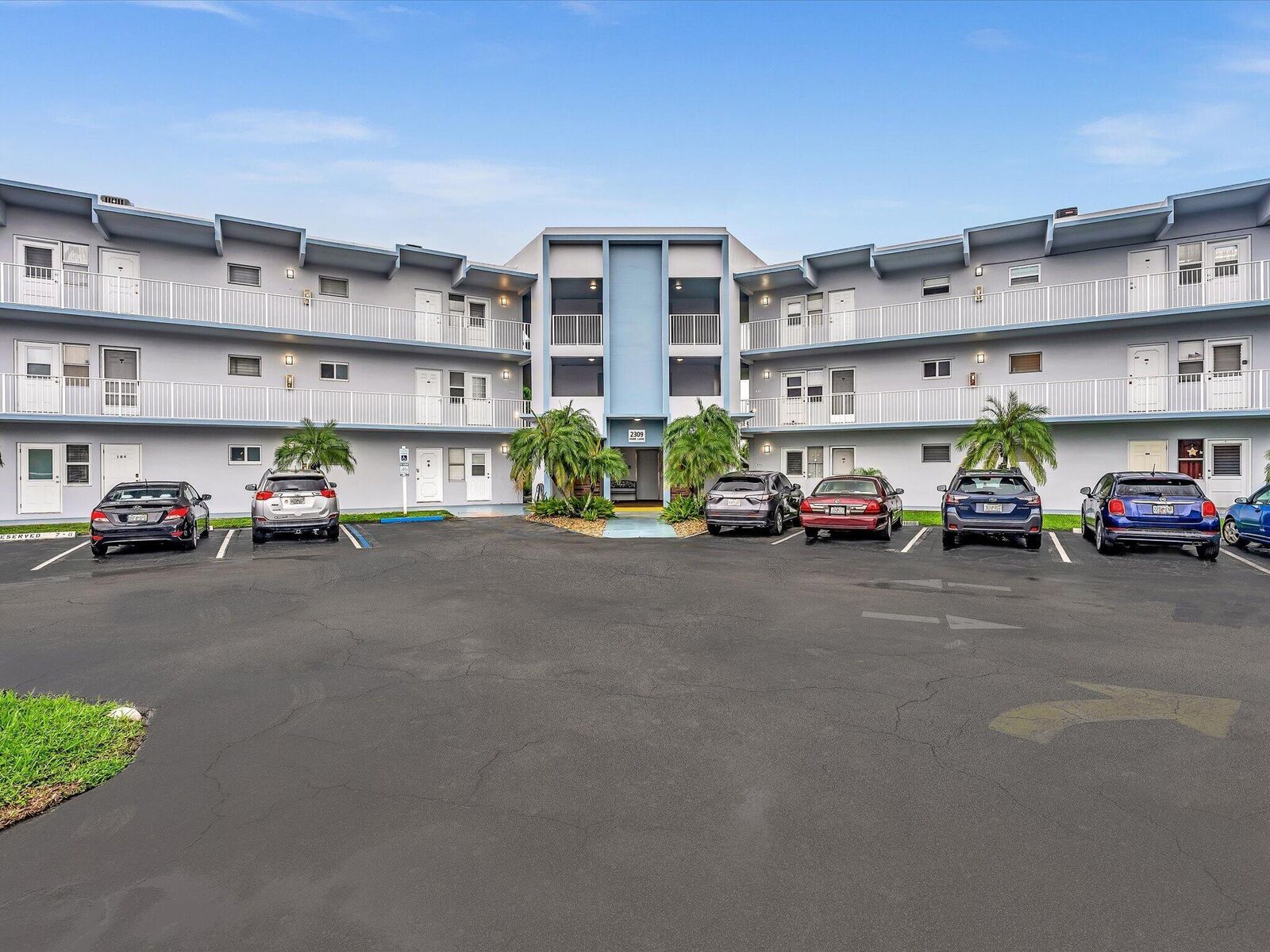 Property Photo: 2309 Park Lane 316 FL 33021