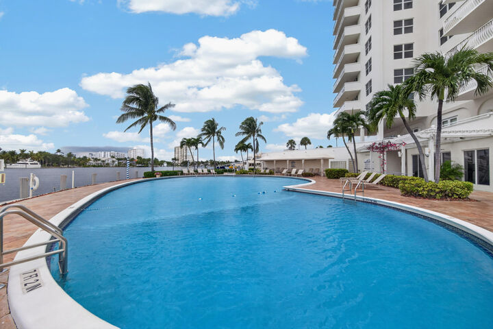 Property Photo:  1 Las Olas Circle 1507  FL 33316 
