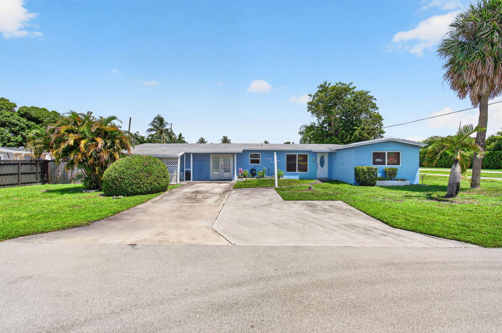 Property Photo: 2521 Myrica Road FL 33406
