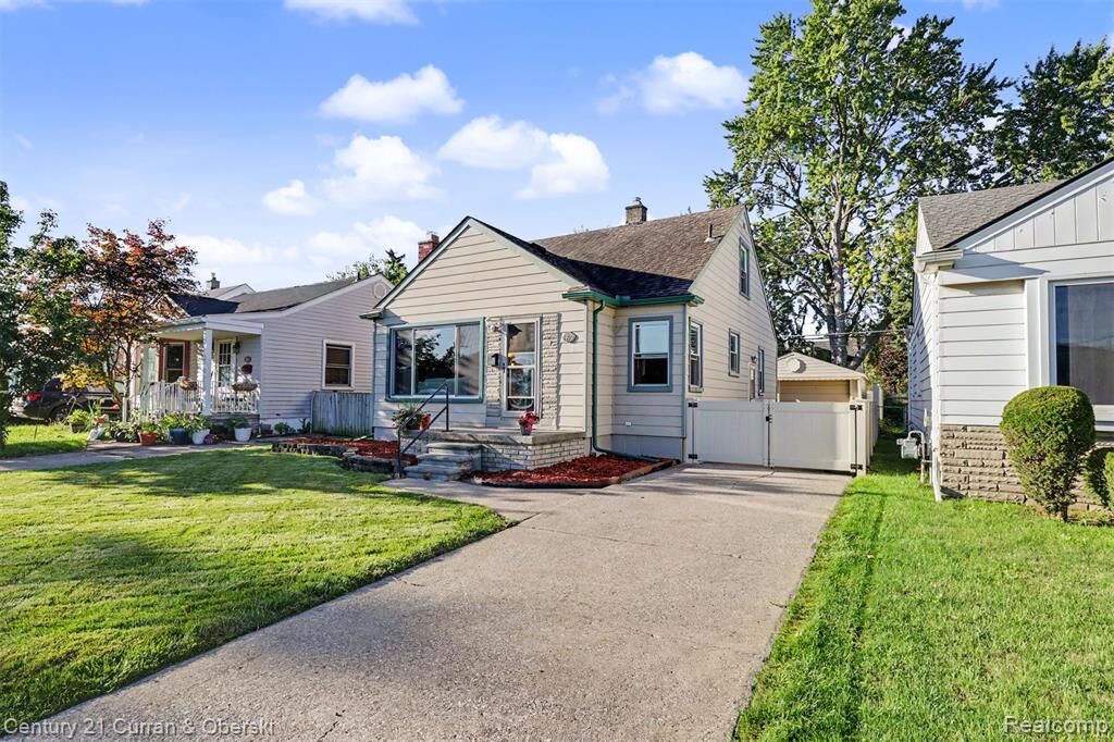 Property Photo: 14991 College Avenue MI 48101