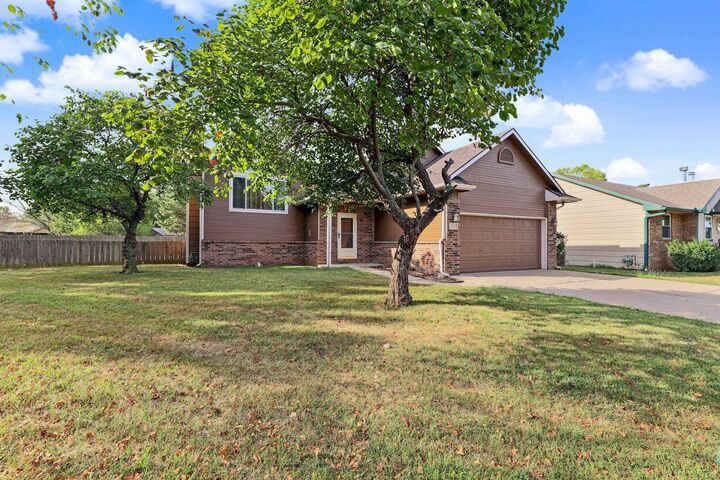 Property Photo:  712 E Lakewood  KS 67010 