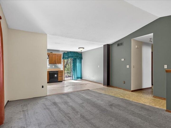 Property Photo: 319 W Tomahawk St KS 67067