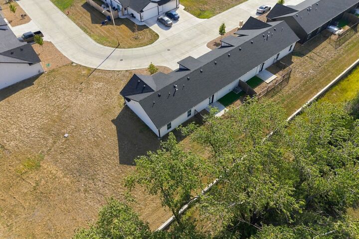 Property Photo:  474 E Harper St  KS 67147-8948 