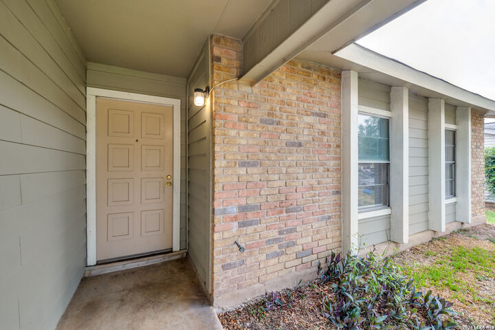 Property Photo:  1014 Cloverbrook St  TX 78245 