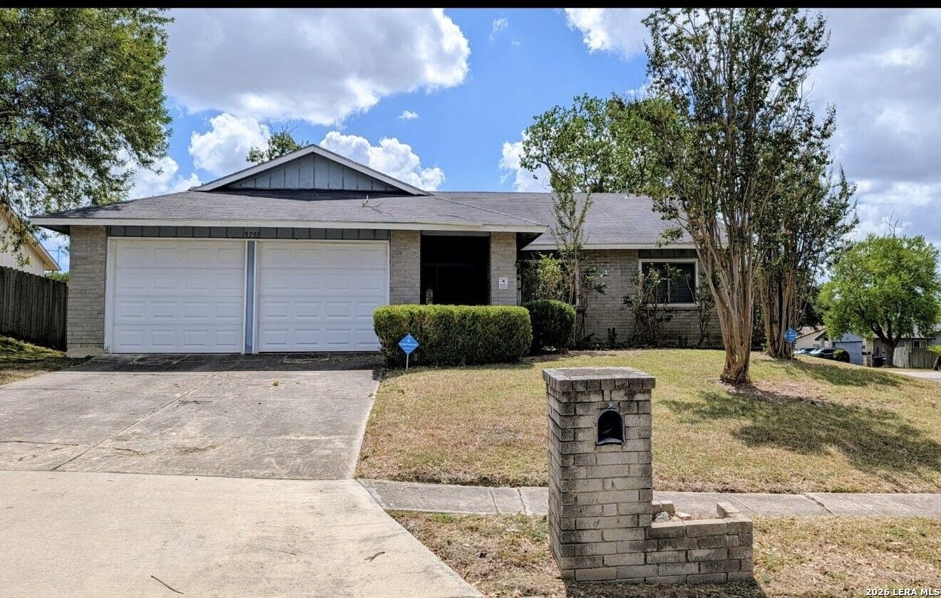 Property Photo:  5751 Wood Oak  TX 78233 