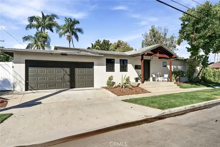 Property Photo:  2001 Carfax  CA 90815 