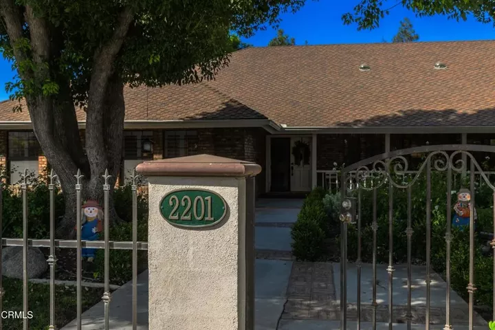 Property Photo:  2201 Haggin Oaks Boulevard  CA 93311 