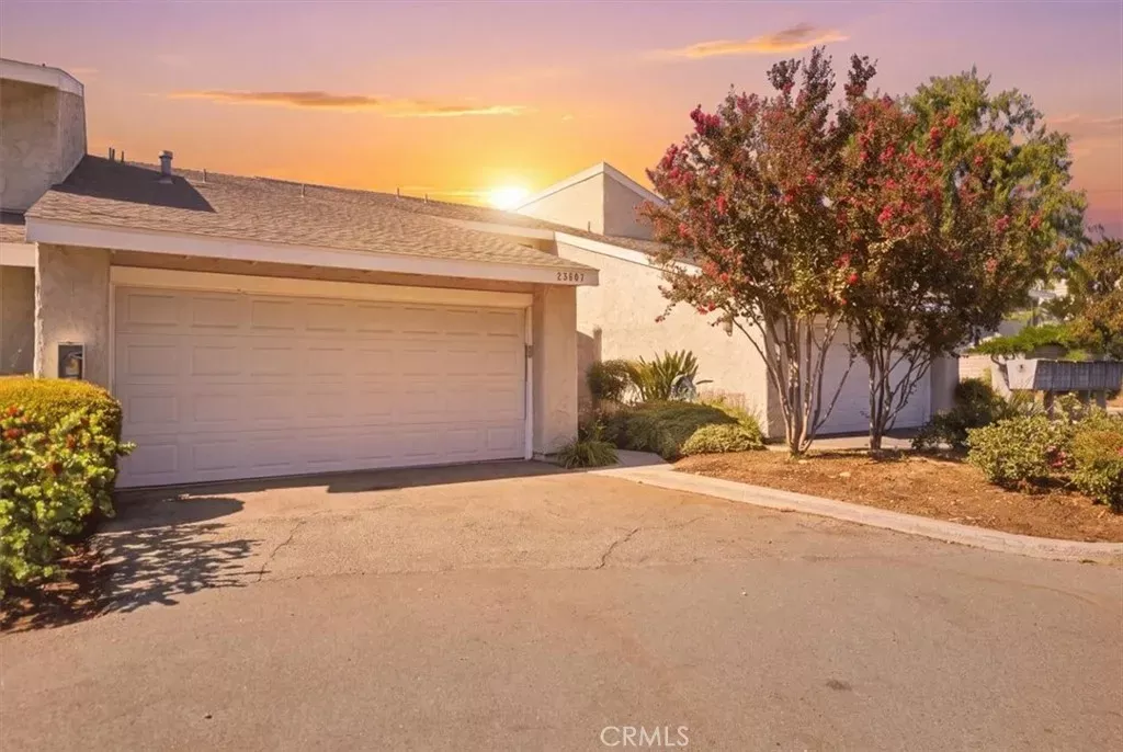 Property Photo:  23207 Kimmore  CA 91355 