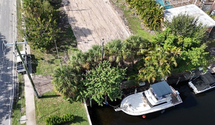 Property Photo: 1127 SW 9th Ave FL 33315
