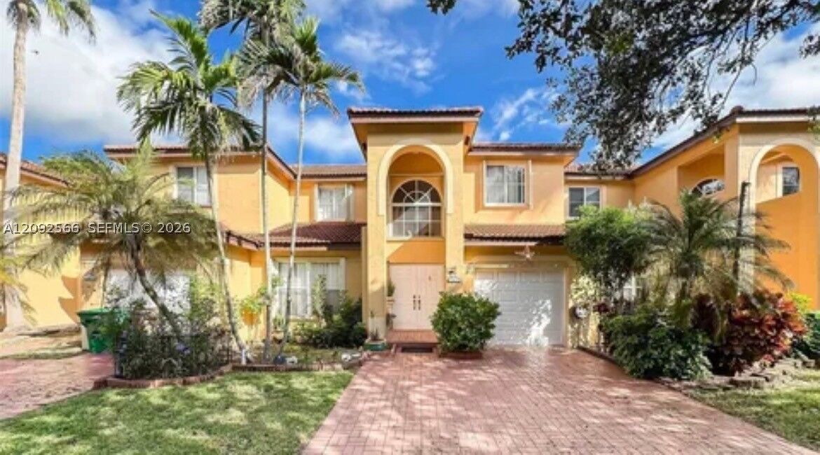 Property Photo: 14015 N Forest Oak Cir FL 33325