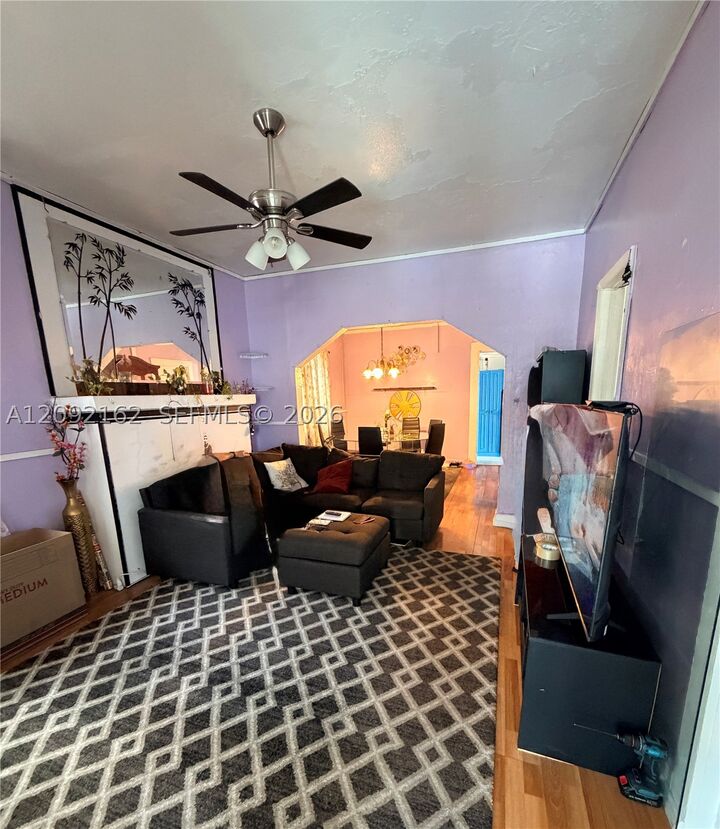 Property Photo:  