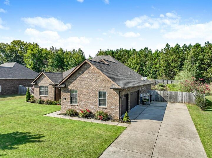 Property Photo: 1107 Flatts Trce AL 35055