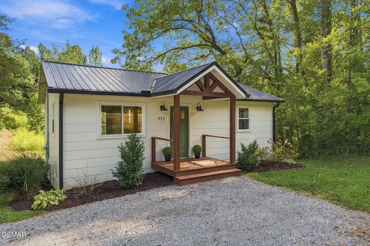 Property Photo: 712 E Millers Cove Road TN 37886