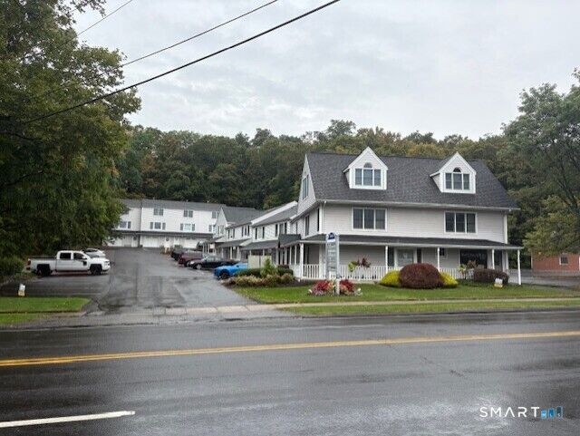Property Photo:  2508 Whitney Avenue 1  CT 06518 