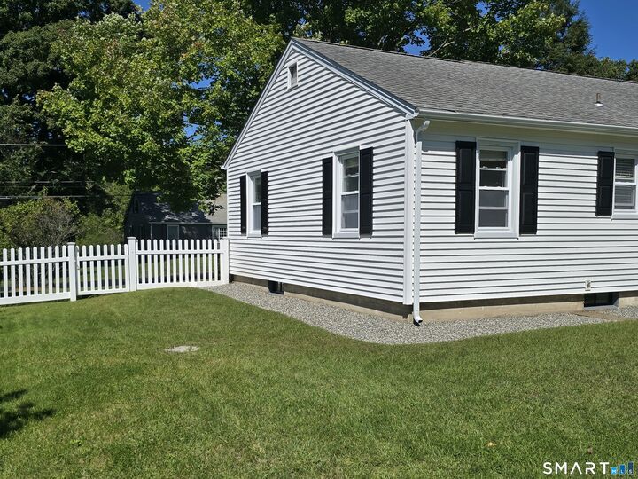 Property Photo:  1 Albers Road  CT 06811 