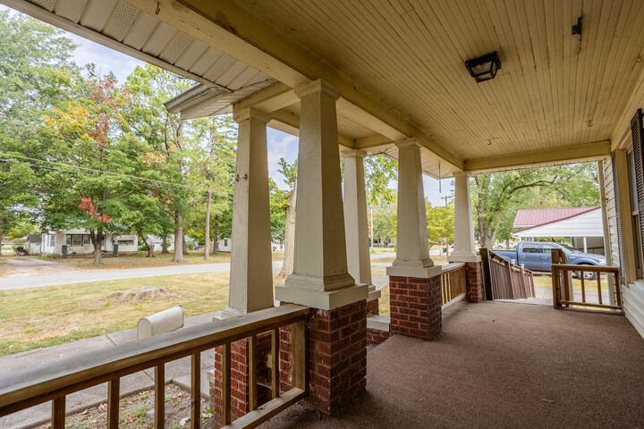 Property Photo:  516 N Pine Avenue  MO 65738 