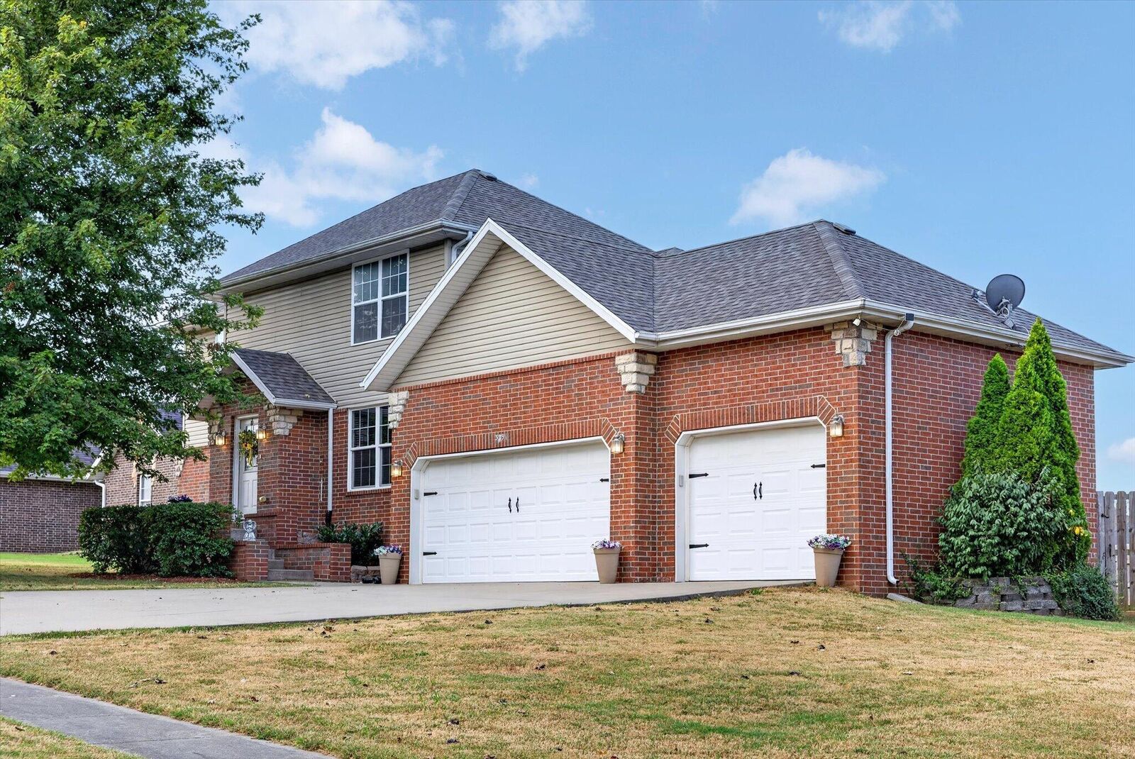Property Photo: 3291 N Eakins Avenue MO 65803