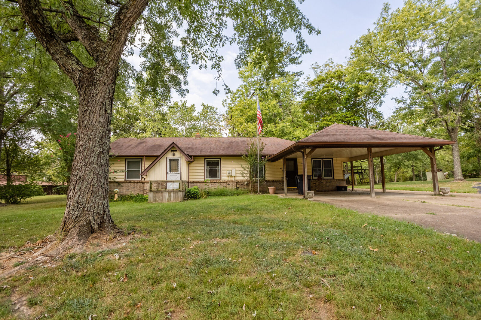 Property Photo: 1043 S Aid Avenue MO 65775