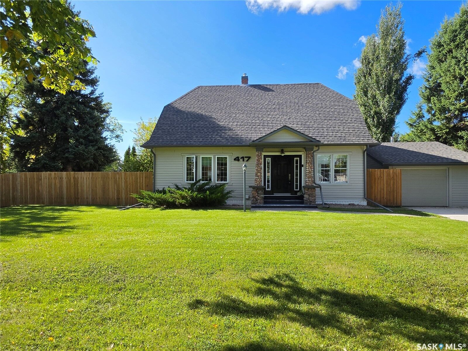 Property Photo:  417 Centre Street  SK S9X 1E5 