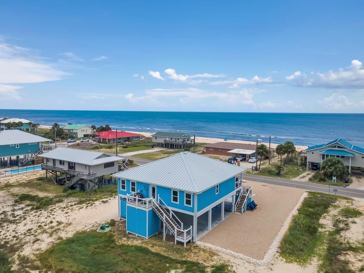 Property Photo: 933 W Gorrie Drive FL 32328
