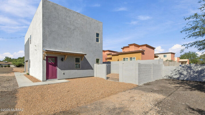Property Photo:  120 E Yavapai Road  AZ 85705 