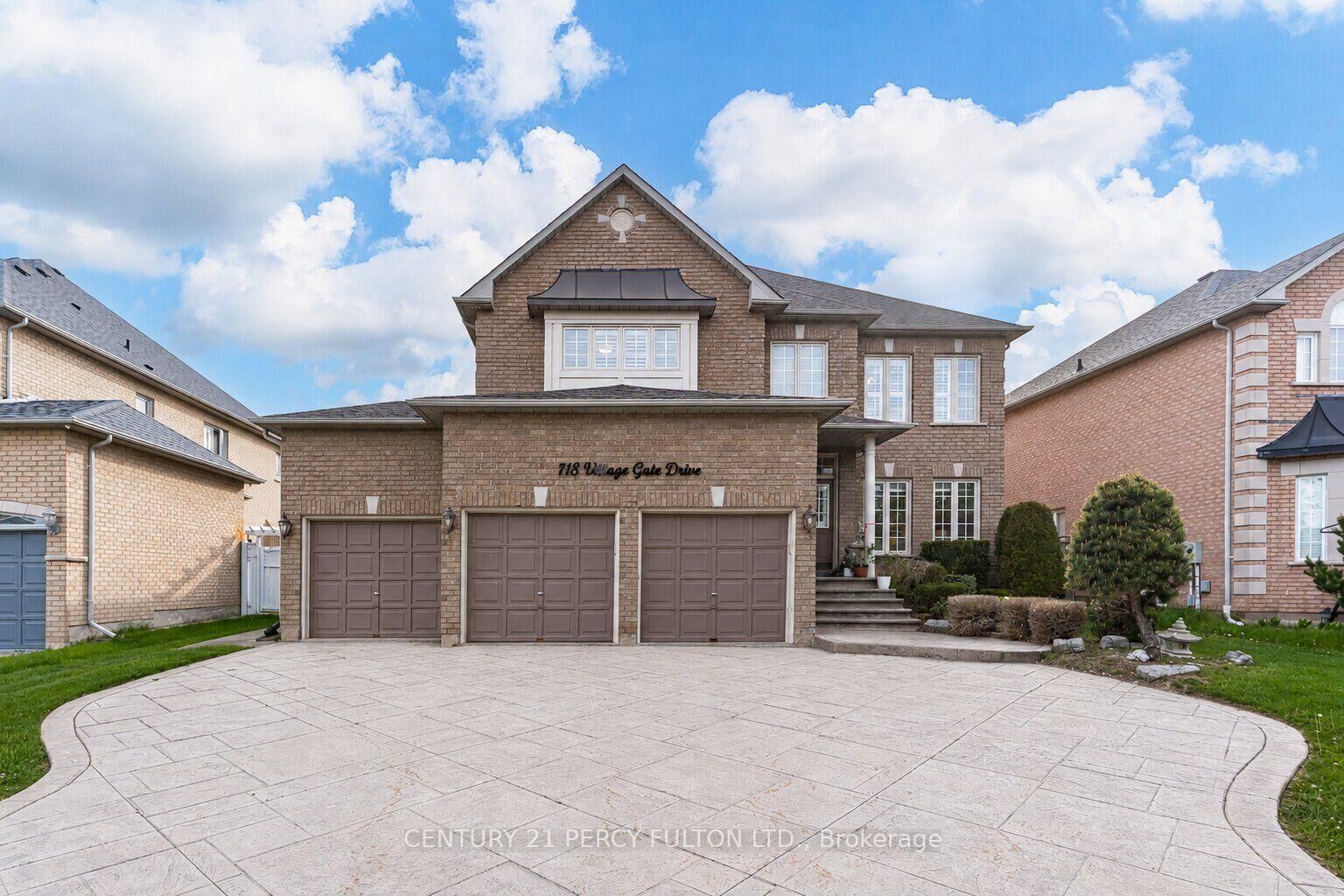 Property Photo:  118 Village Gate Drive  ON L6C 1W5 