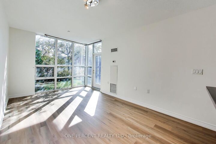 Property Photo: 3840 Bathurst Street 109 ON M3H 6C6