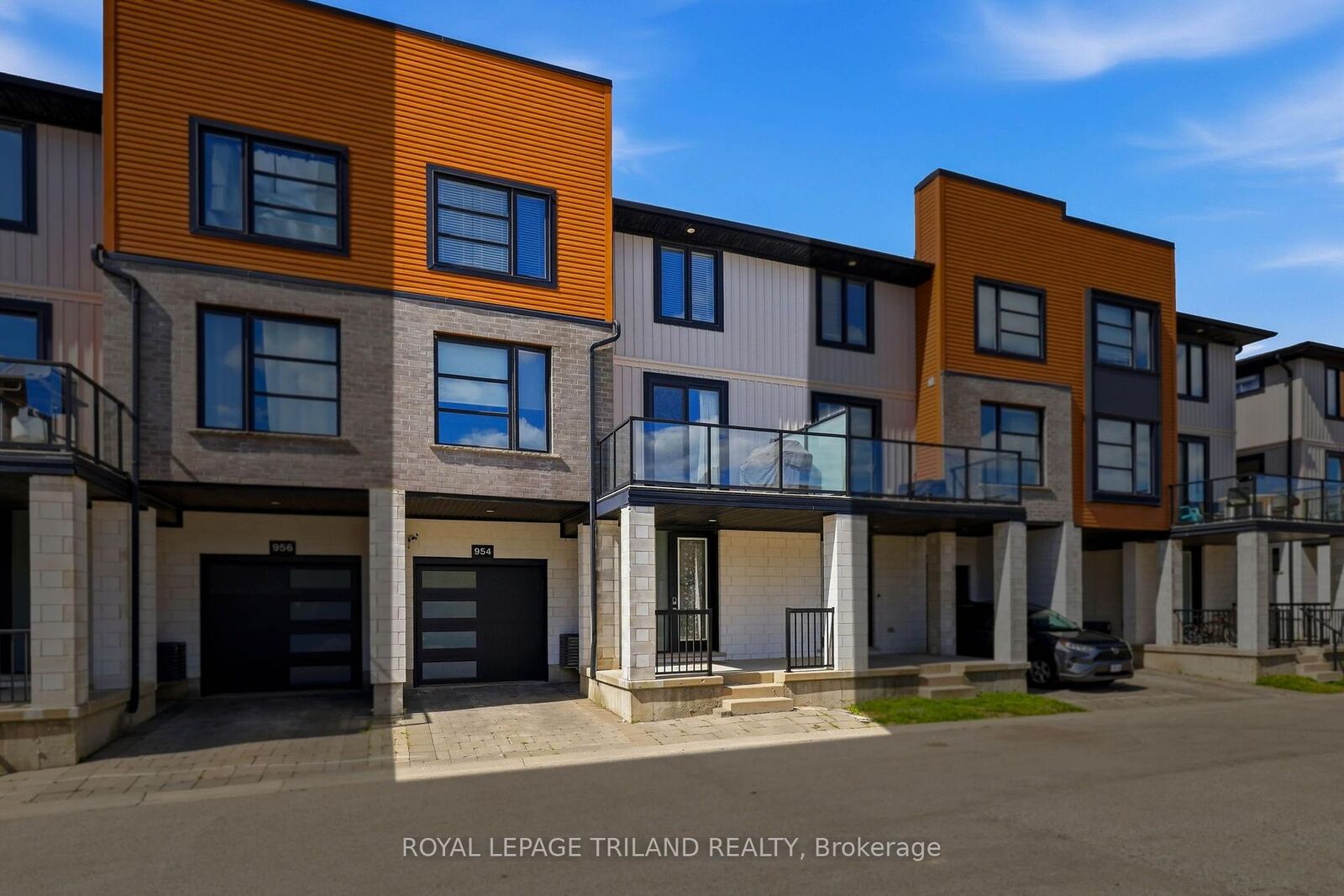 Property Photo:  954 West Village Square  ON N6H 0J7 