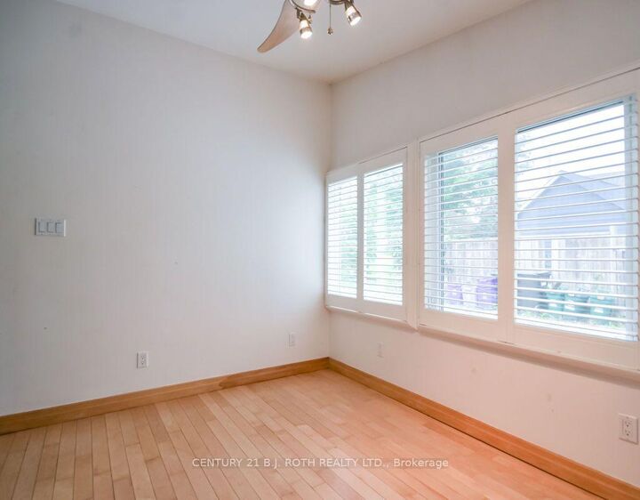 Property Photo:  45 Grove Street W  ON L4N 1M6 