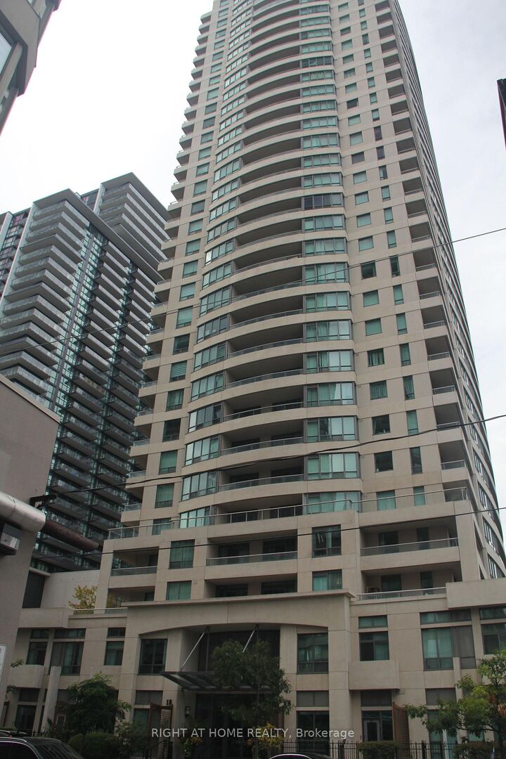 Property Photo: 18 Spring Garden Avenue 3207 ON M2N 7M2