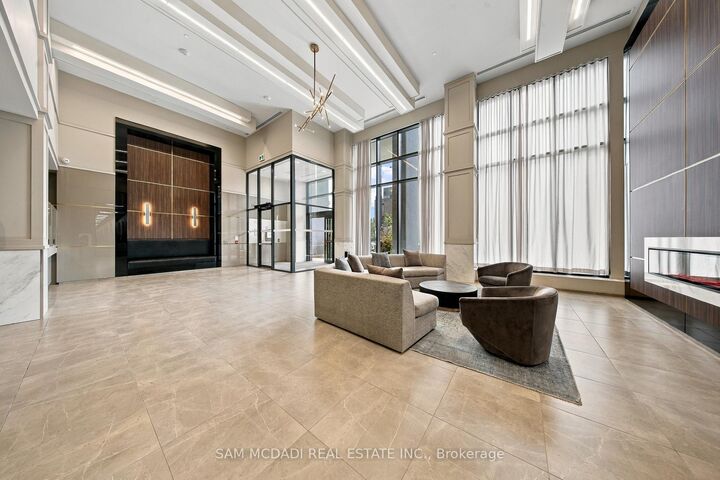 Property Photo:  4055 Parkside Village Drive Th6  ON L5B 0K8 