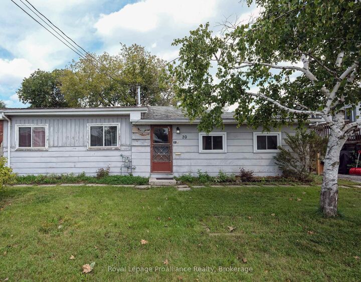 Property Photo:  39 Centre Street  ON K8N 4W7 
