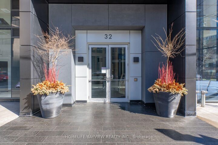 Property Photo:  32 Davenport Road 703  ON M5R 0B5 