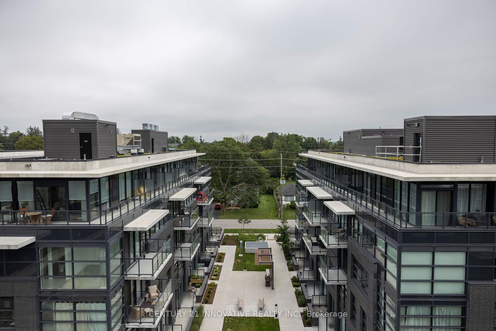 Property Photo: 1610 Charles Street Ph523 ON L1N 0P5