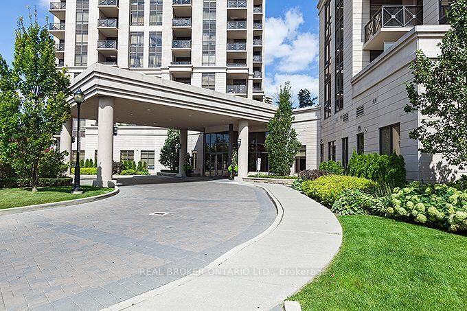 Property Photo:  135 Wynford Drive 401  ON M3C 0J4 
