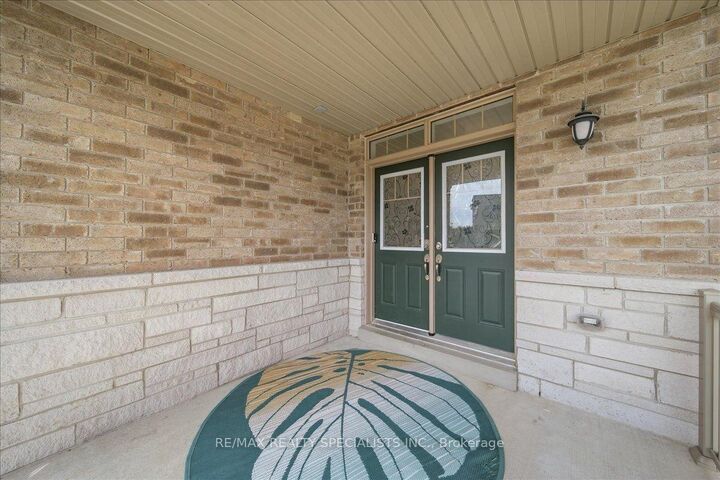 Property Photo:  90 Ferragine Crescent  ON L3Z 4K2 