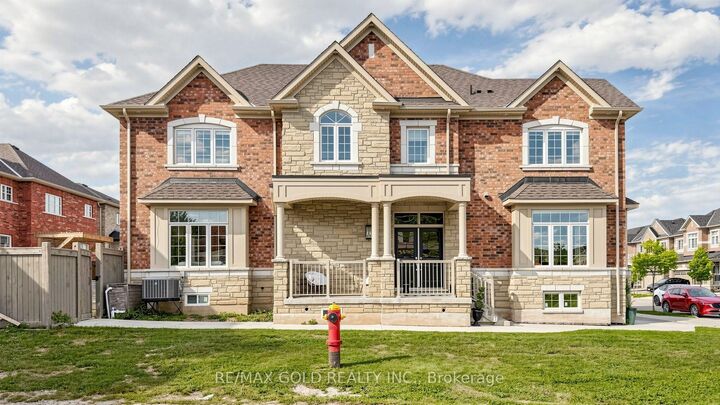 Property Photo:  125 Burnhamthorpe Road E  ON L6H 3R4 