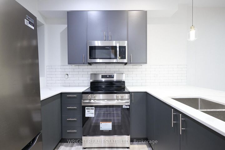 Property Photo:  71 Oxford Street  ON M5T 1P2 