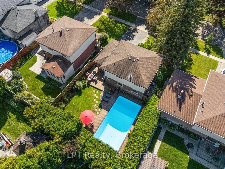 Property Photo:  514 Oakwood Avenue  ON L1G 2R2 